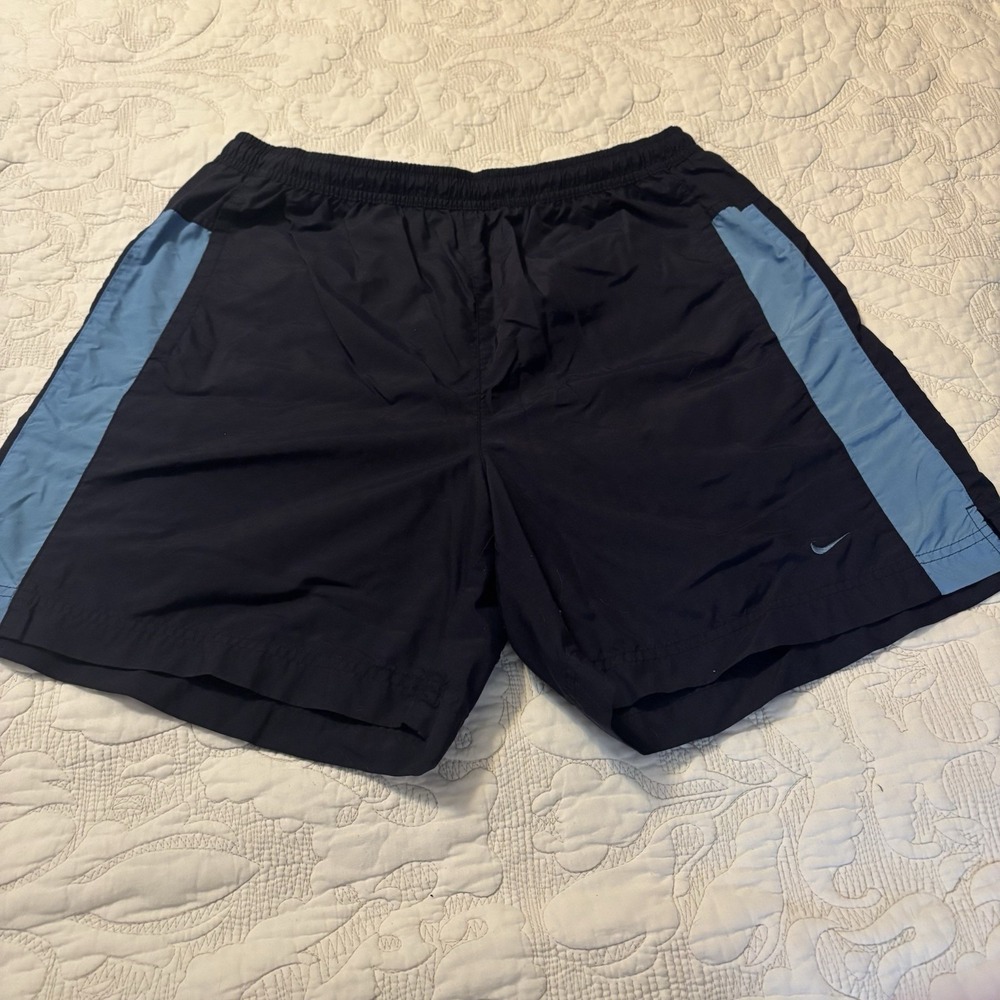 Men's‎ Nike Athletic Shorts  XL Navy Blue With Light Blue Stripes Pockets